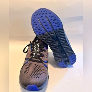 On Running Cloudsurfer Black and Cobalt Women’s size 7 Brand New